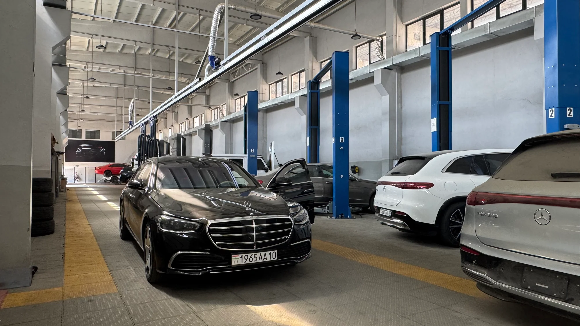 Inside the Mercedes-Benz workshop